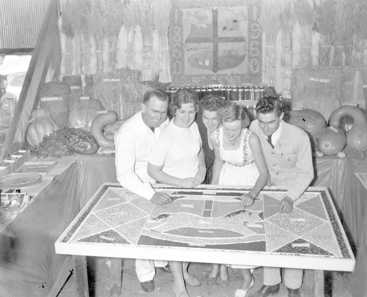Kalbar junior farmers and their show exhibit at the Royal National Show, Brisbane, 12 July 1960, Bowen Hills
