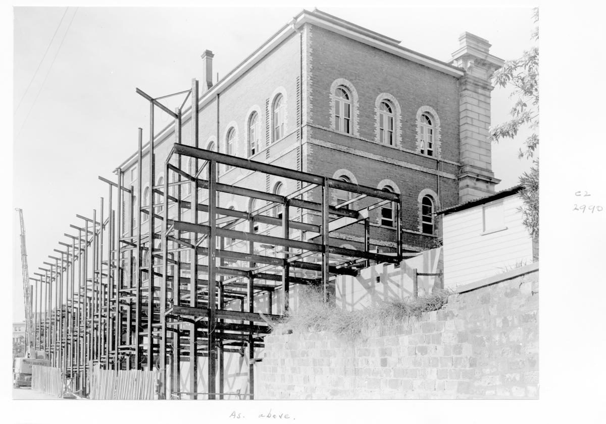 Construction of extensions to the State Library of Queensland on William St - Brisbane, November 1958, Brisbane City