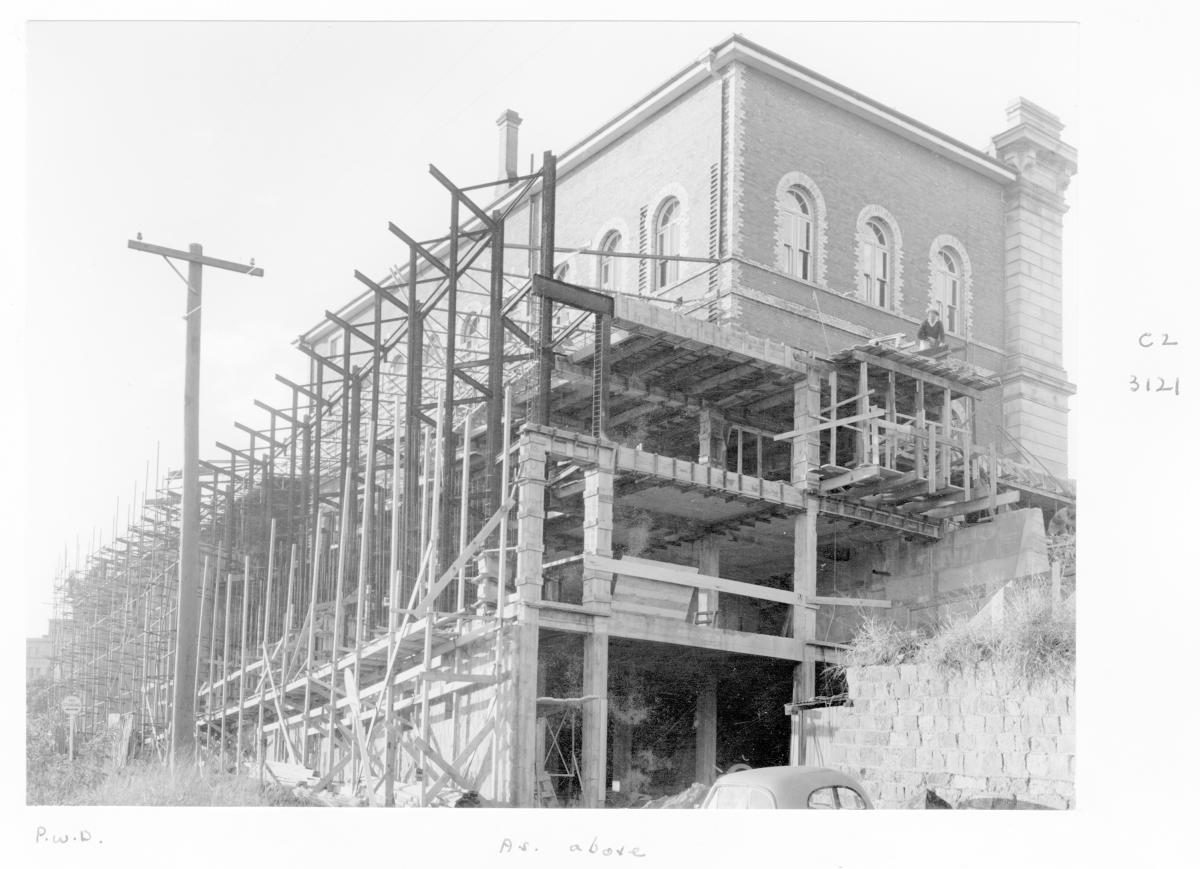 Construction of extensions to the State Library of Queensland on William St - Brisbane, May 1959, Brisbane City
