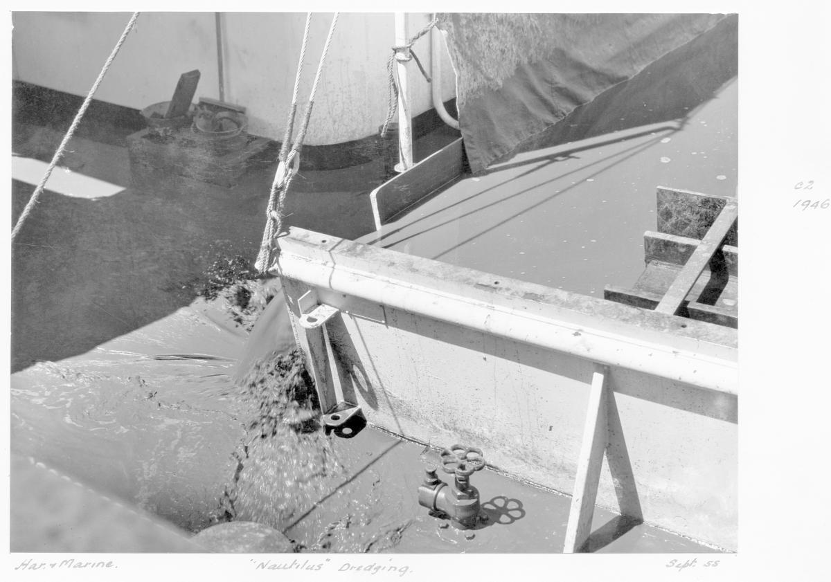 Dredge "Nautilus" - Brisbane, September 1955