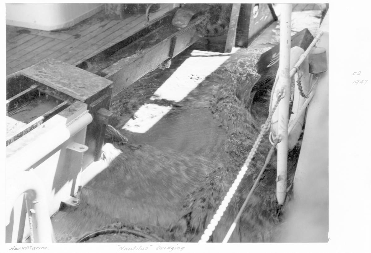 Dredge "Nautilus" - Brisbane, September 1955