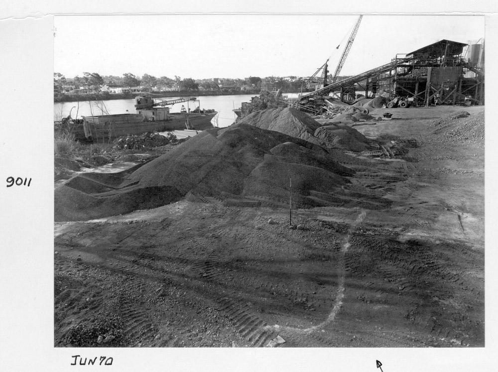 Wm Collin & Sons gravel yards, Waverly St, South Brisbane, June 1970