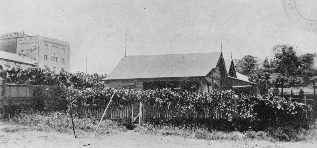 Wharf caretaker's cottage on Macrossan Street near Petrie's Bight on the Brisbane River, Brisbane City (1921)