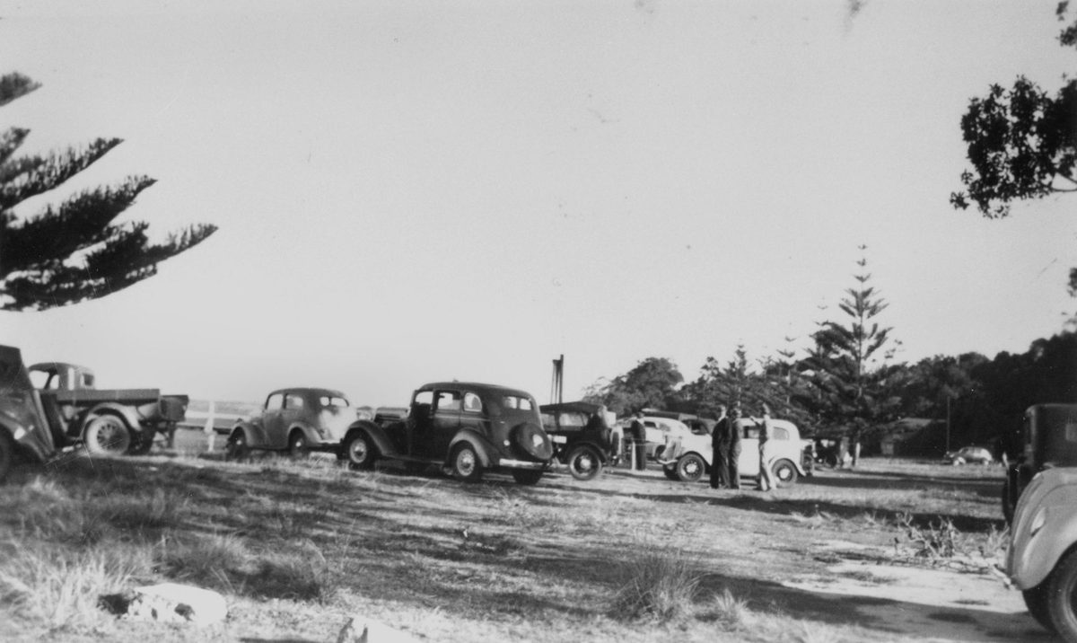 Cars on the foreshore at Wellington Point, 1949