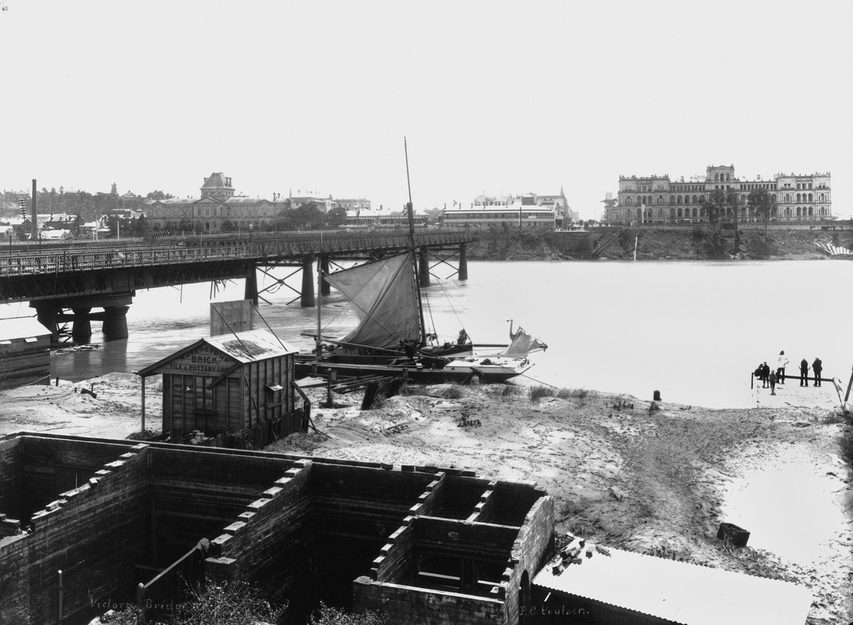Victoria Bridge after the 1893 flood, Brisbane City