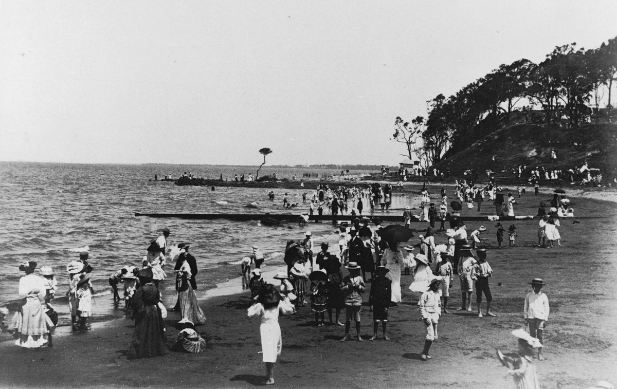 New Year's Day crowds at Sandgate, 1907, Shorncliffe