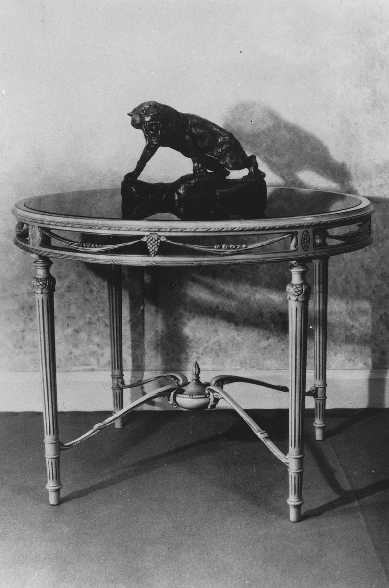 Louis style specially commissioned side table built by Ed. Rosenstengel, 524 Brunswick Street, Fortitude Valley, Brisbane (1935)