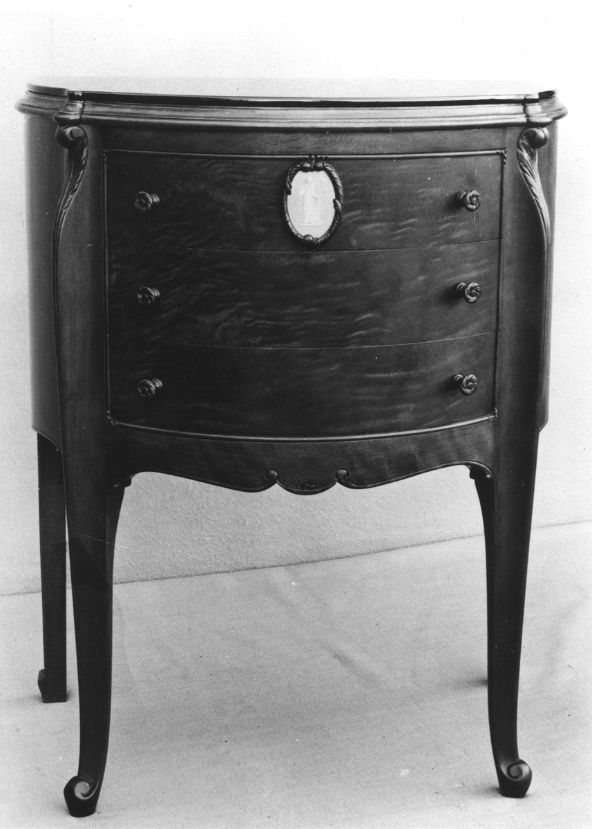 Three drawer bedside table built by Ed. Rosenstengel, 524 Brunswick Street, Fortitude Valley, Brisbane (1934)