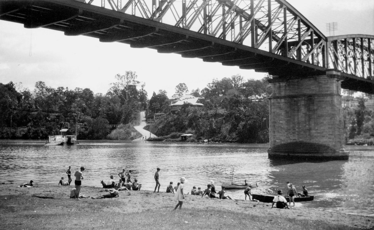 Swimmers cooling off in the Brisbane River at Chelmer (1930)