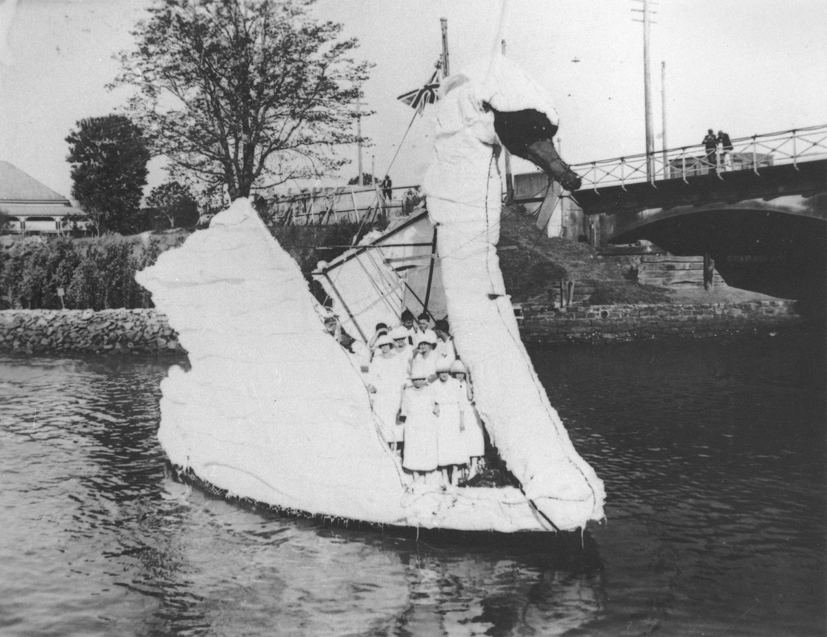 Decorated boat at the Henley on Brisbane, 1923, Brisbane River