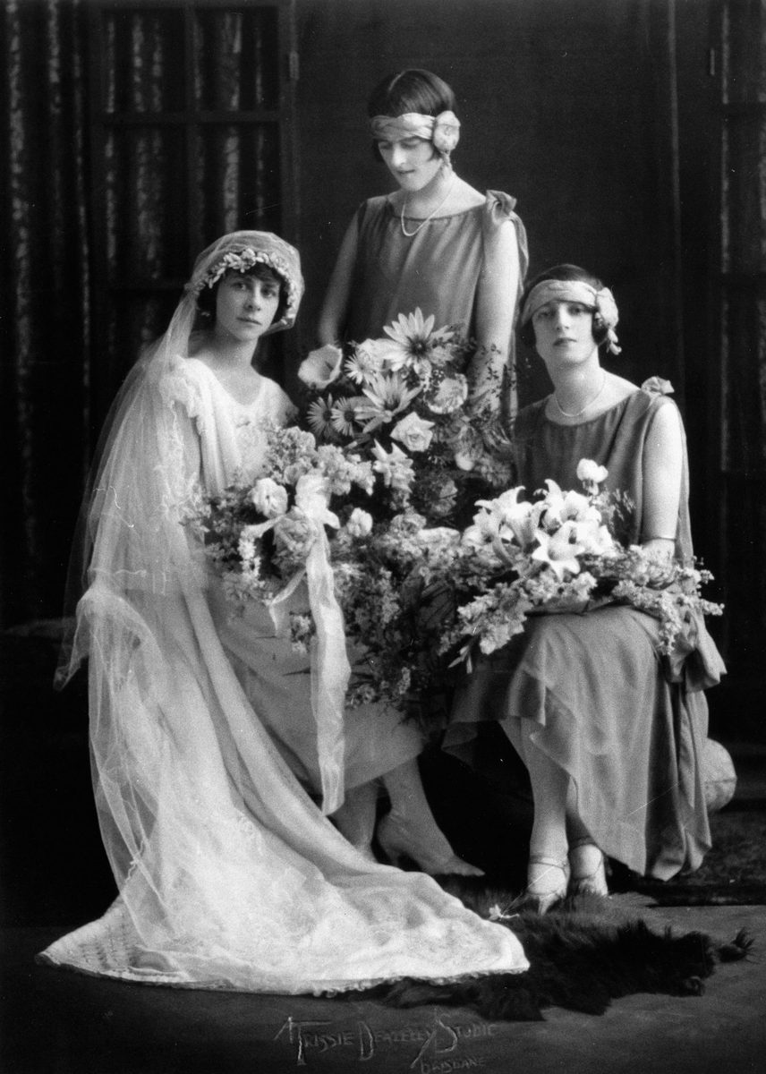 Agnes, Nea and Glad pose for wedding photographs, October 1925, Brisbane