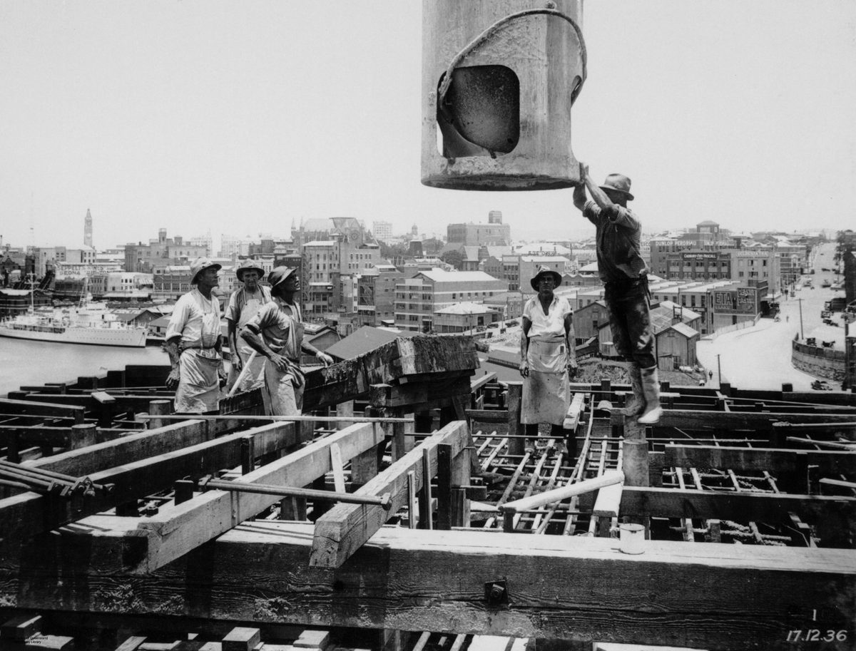 Concreting during the construction of the Story Bridge, Brisbane, 1936, Kangaroo Point
