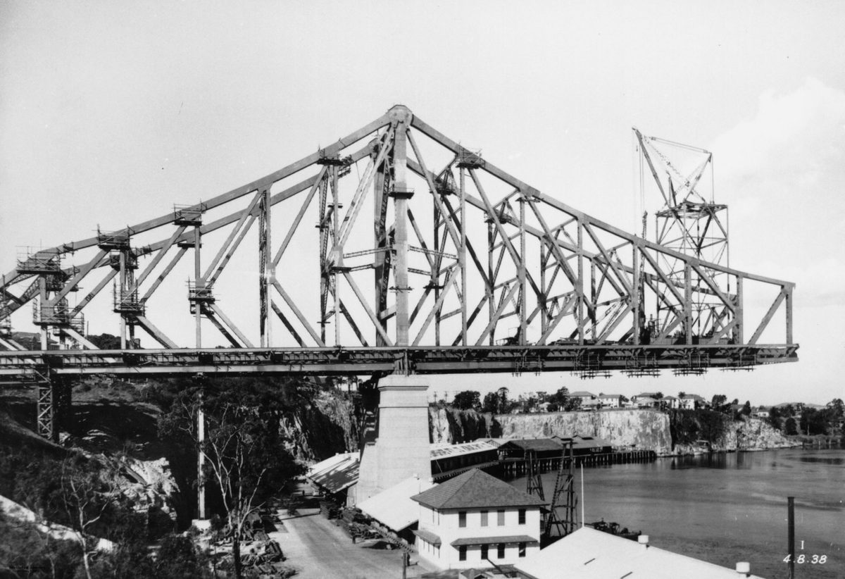 Story Bridge in the fourth stage of construction, Brisbane, 1938, Kangaroo Point