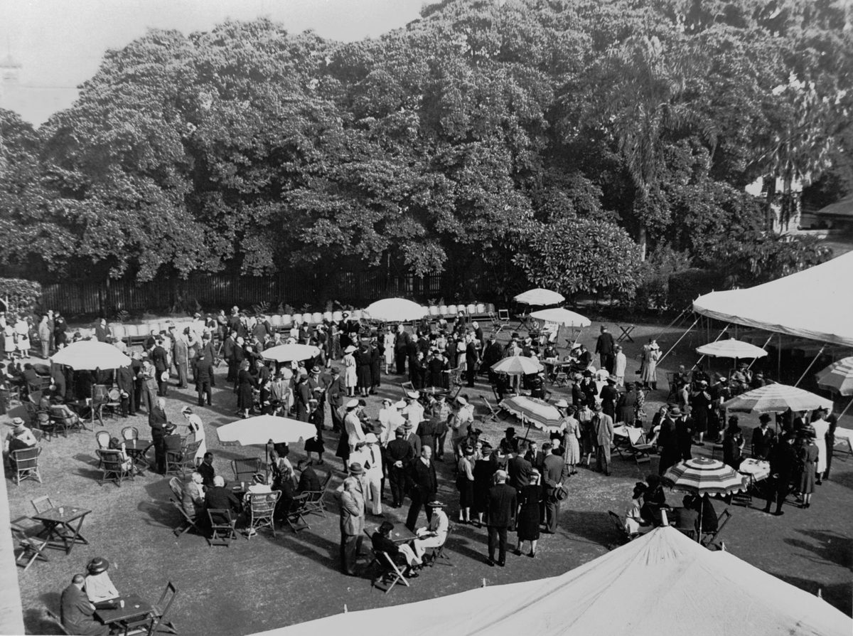 Garden party at Parliament House, Brisbane, 1946, Brisbane City