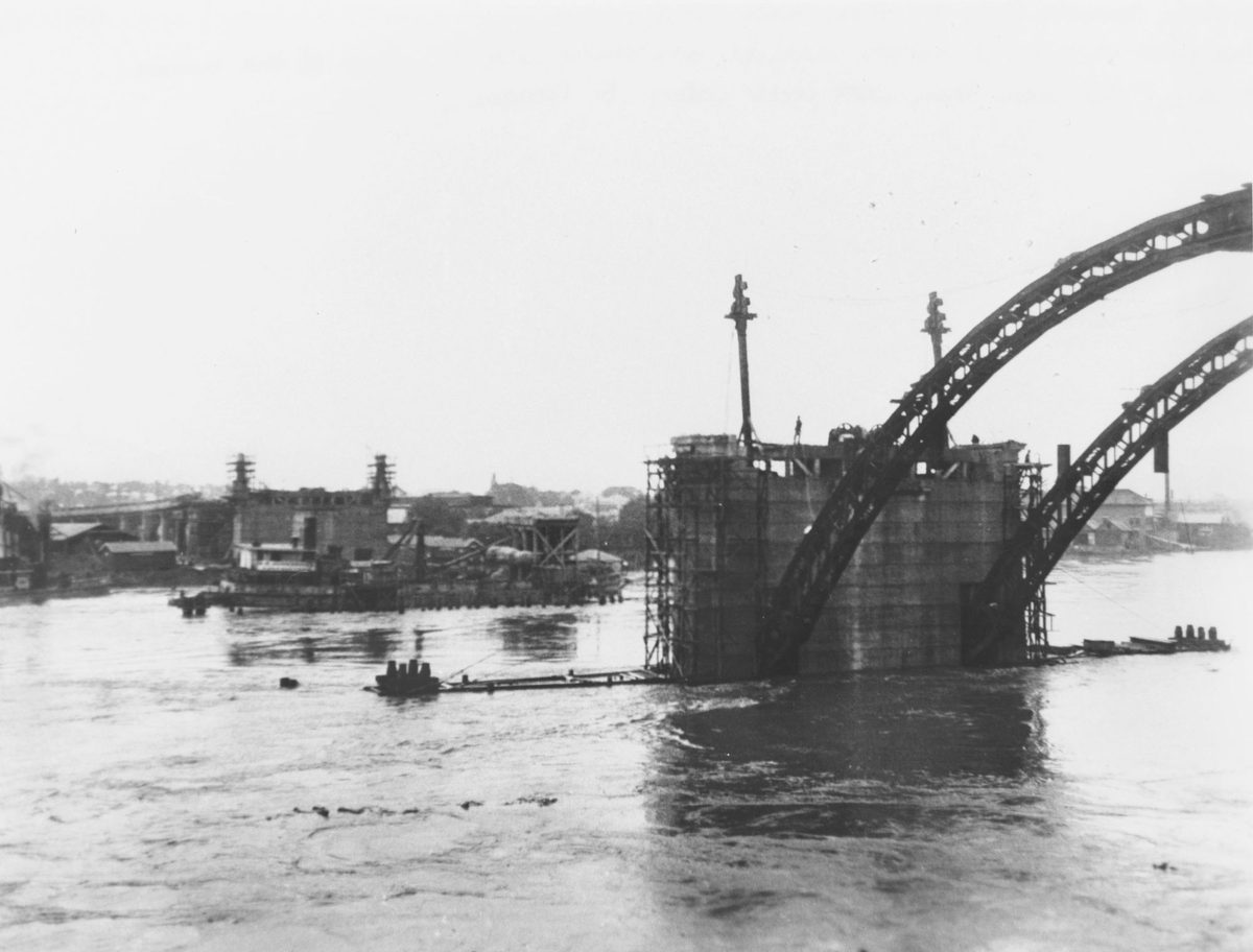 Construction of the William Jolly Bridge, Brisbane, 1931, Brisbane City