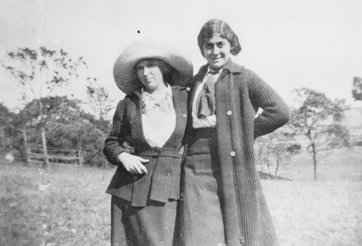 Brisbane Girls Grammar School students, Jean and Olga Hertzberg, Brisbane, 1914, Spring Hill