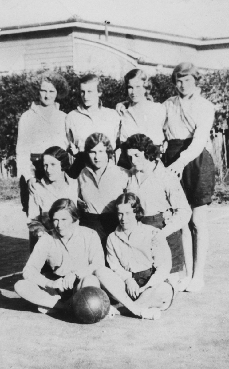 Nirvana netball club, Brisbane, 1932