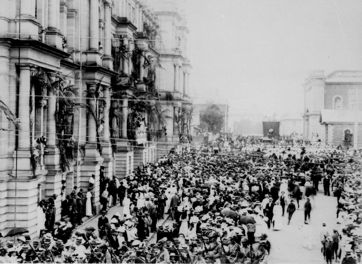 Lord Lamington reading the Proclamation of the Commonwealth, Brisbane 1901