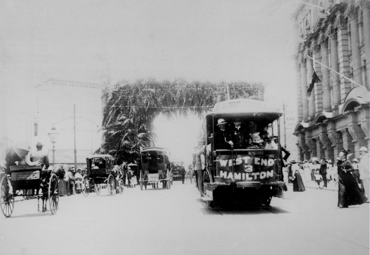 Tram passes through the Custom House Arch, Brisbane, 1901, Brisbane City