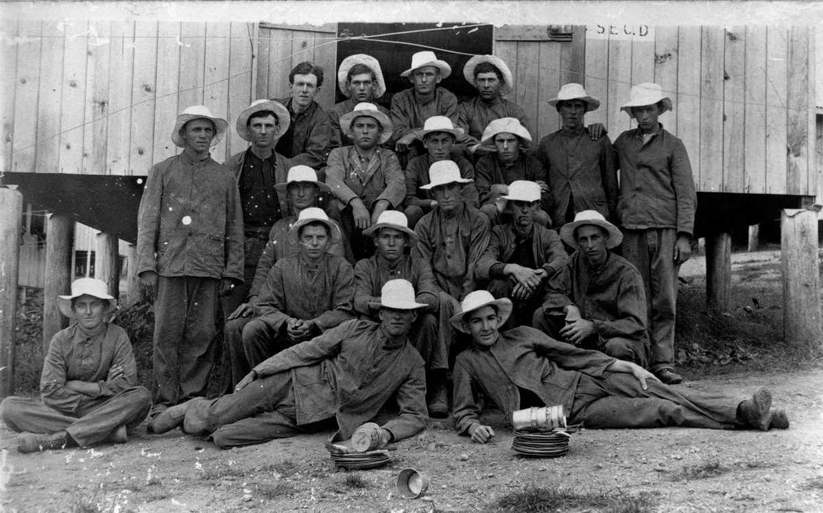 Group of soldiers, possibly at Chermside Camp, Brisbane, 1917