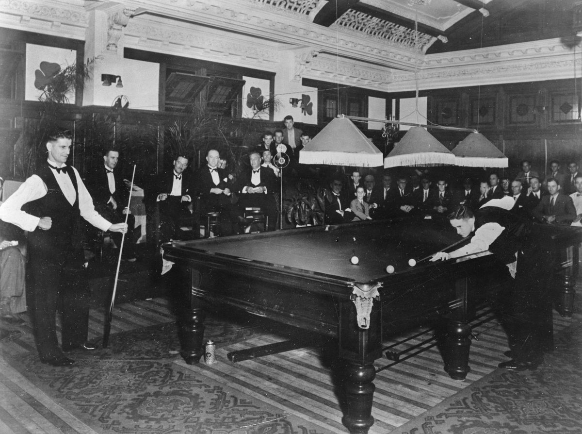 H. Lindrum and Sam Ryan at the Queensland Irish Association club rooms, Brisbane, 1933