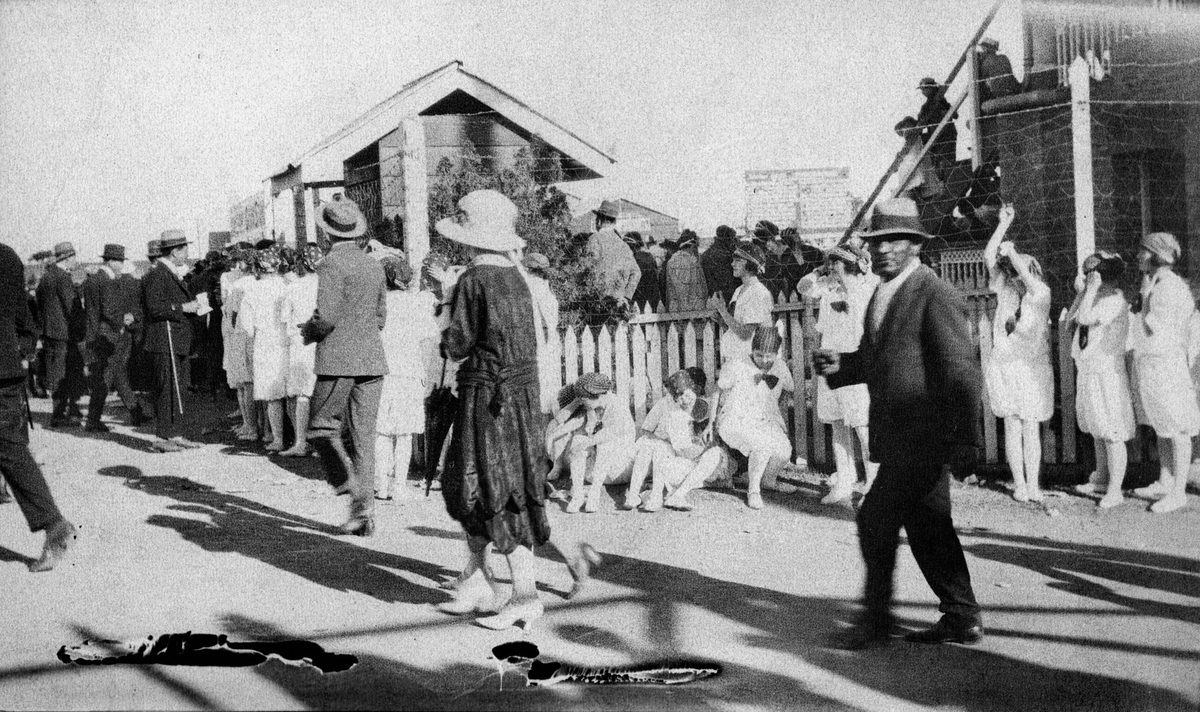 Patrons flock to Brisbane Show Day, Exhibition Ground, 1923, Bowen Hills