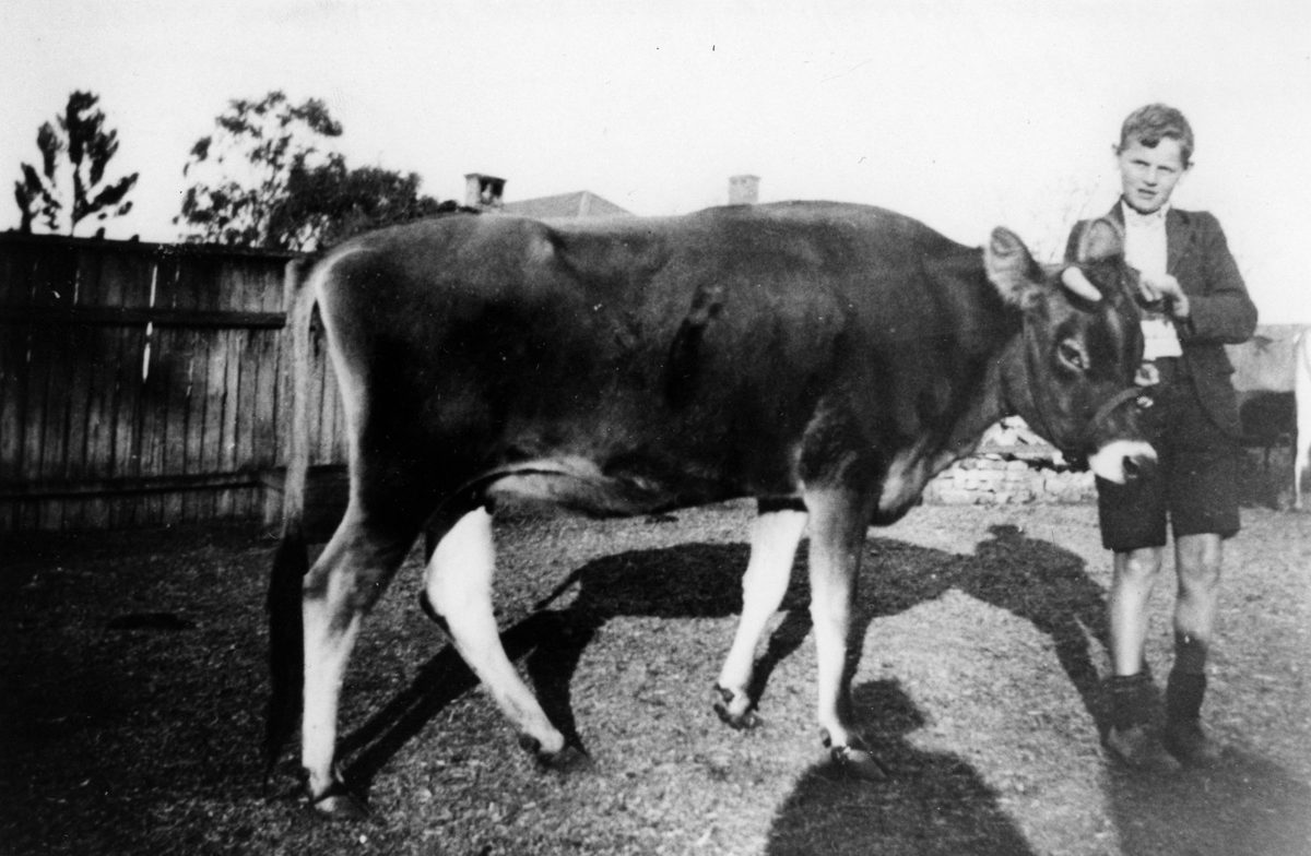 Aubrey Siemon photographed at the residence Ravensfield, Toowong, 1930