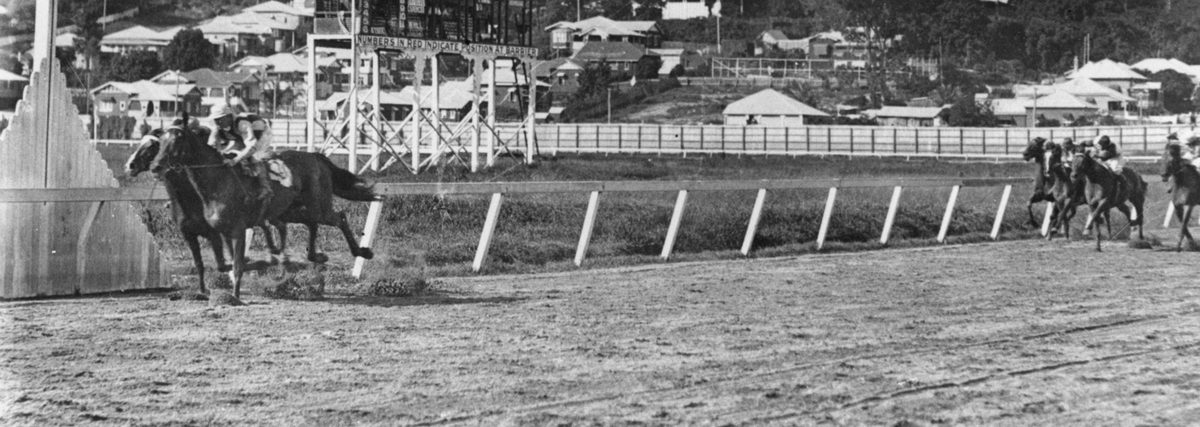 Queen's Luck wins in a tight finish at Ascot, Brisbane, 1931