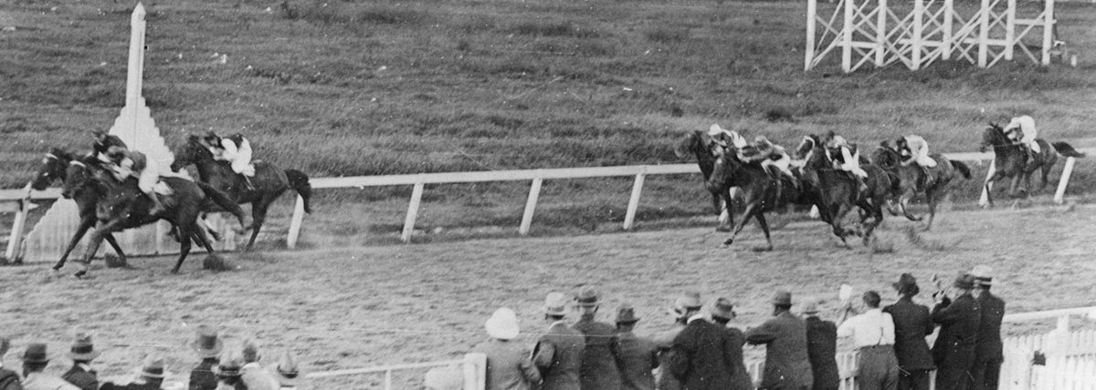 Dead heat in the Brisbane Thousand race, Albion Park, Brisbane, 1931