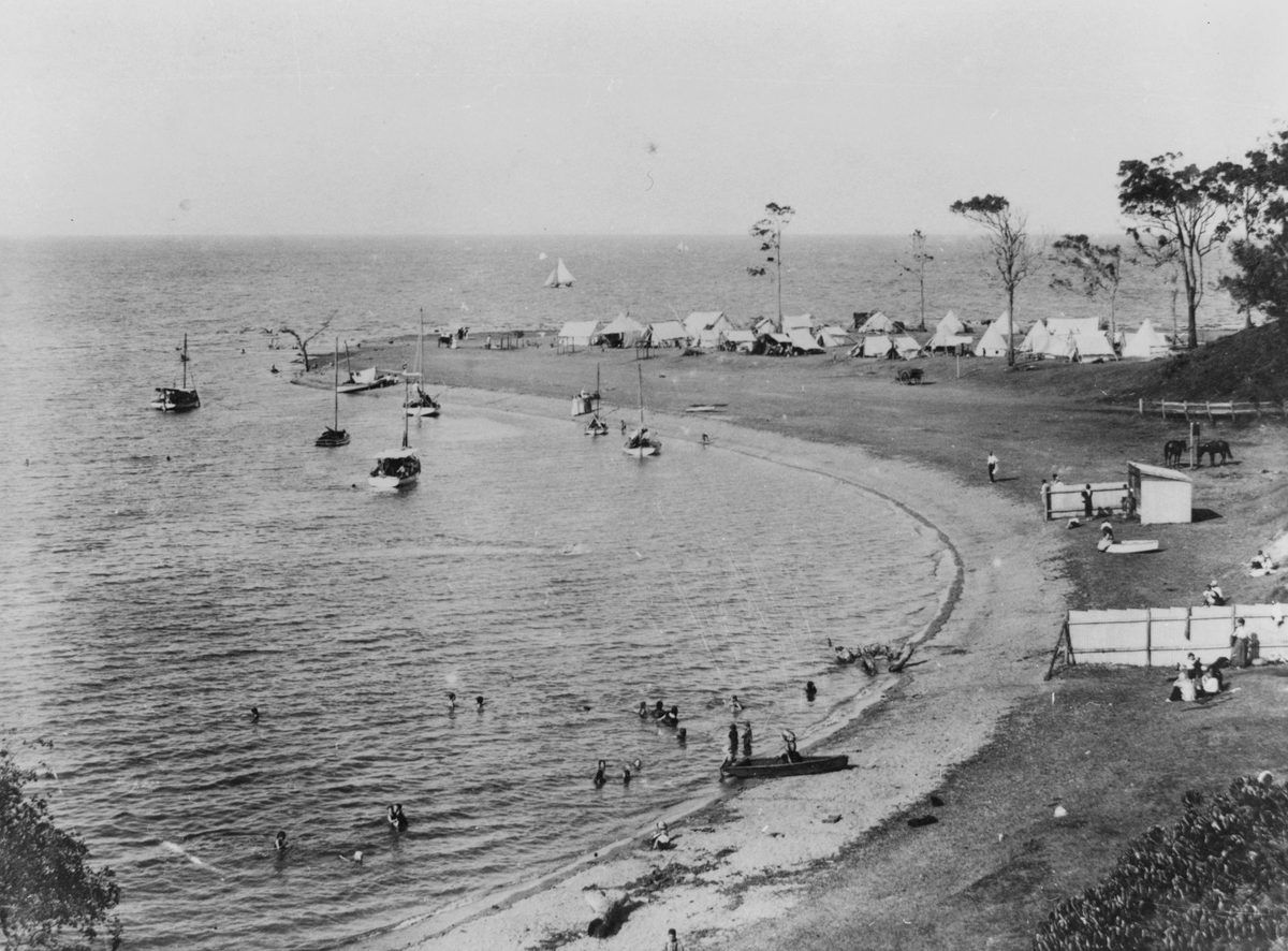 Camping at Wellington Point at Christmas time, 1911