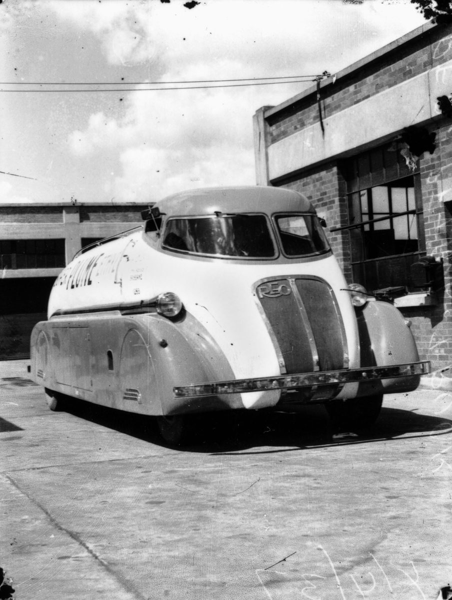 Plume petrol tanker using a Reo truck chassis fitted with a special streamlined body, 1938, Brisbane