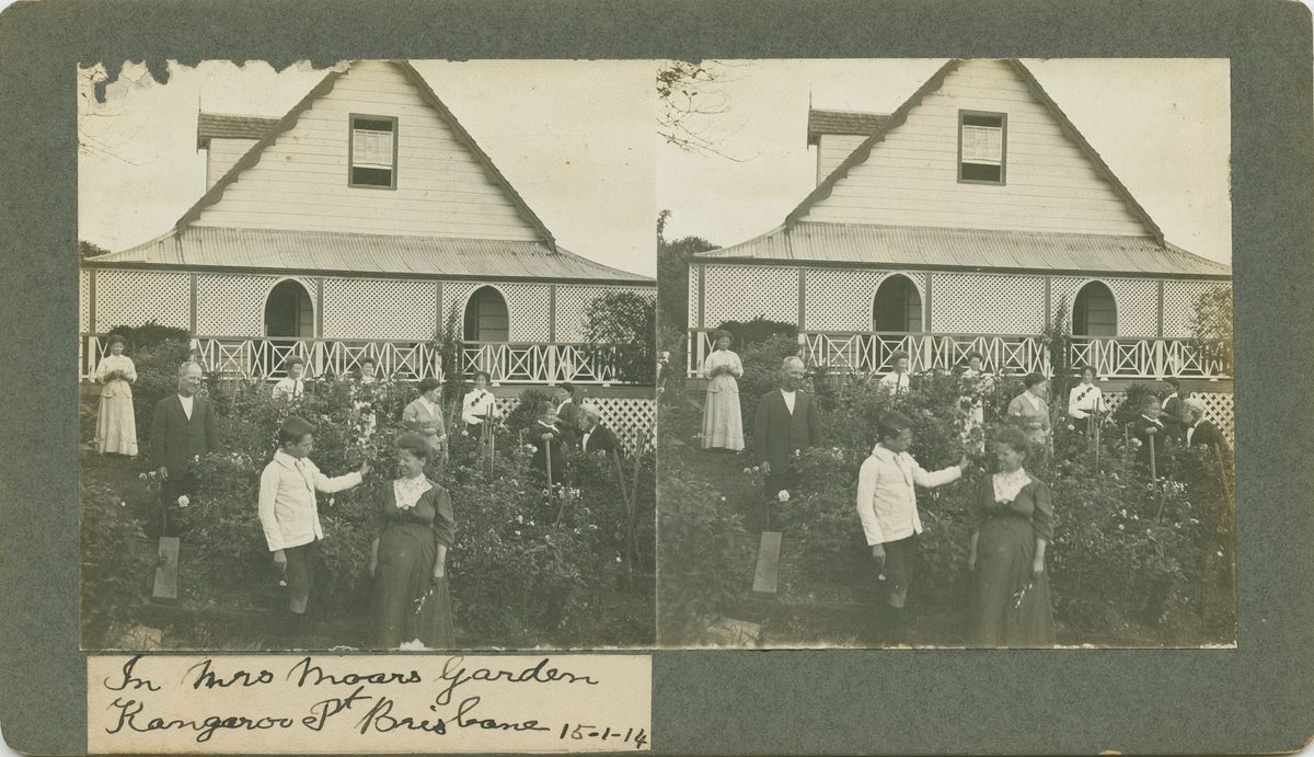 Group of people working in the garden at Kangaroo Point, 1914