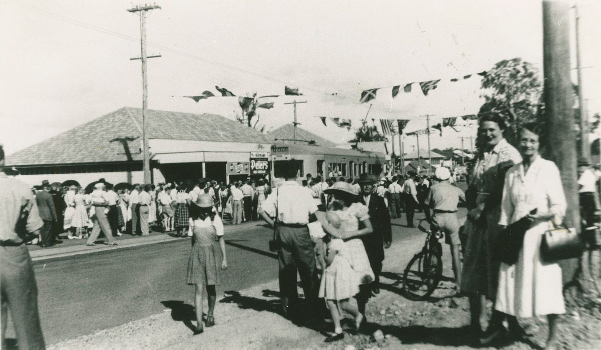 Crowd observing the first tram in Mount Gravatt, 1951