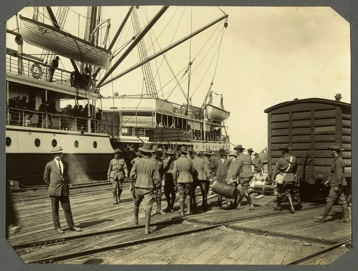 Departure of soldiers from Brisbane on troop ships, 1914
