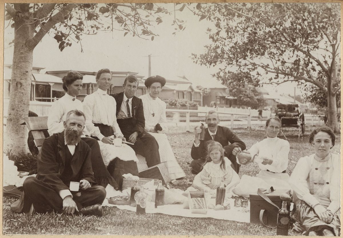 Christmas dinner with the Higlett family, Sandgate (1905)