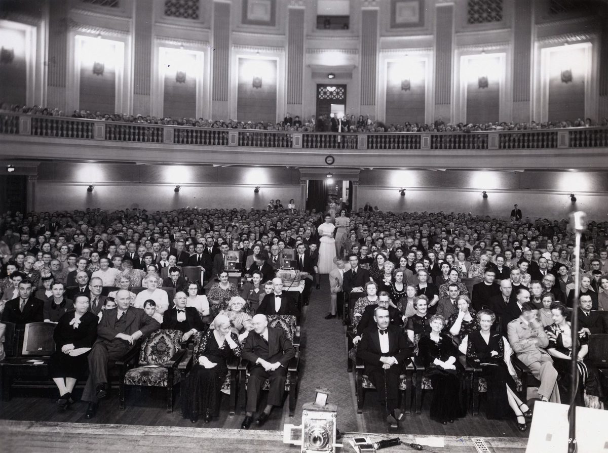 Audience at the Royal Geographical Society lecture at City Hall, Brisbane, November 1946, Brisbane City