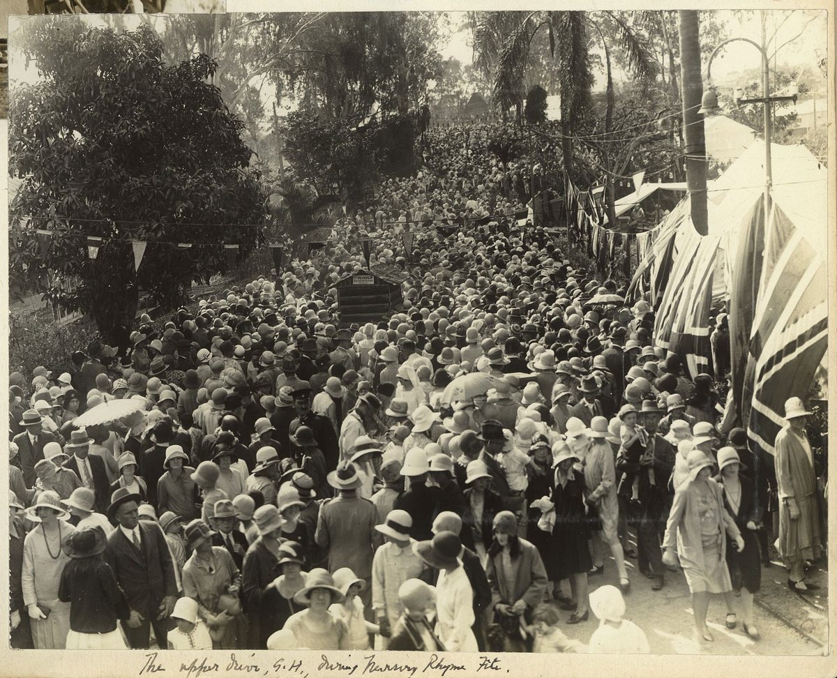Brisbane crowds at a fete at Government House, Brisbane, 1929, Bardon