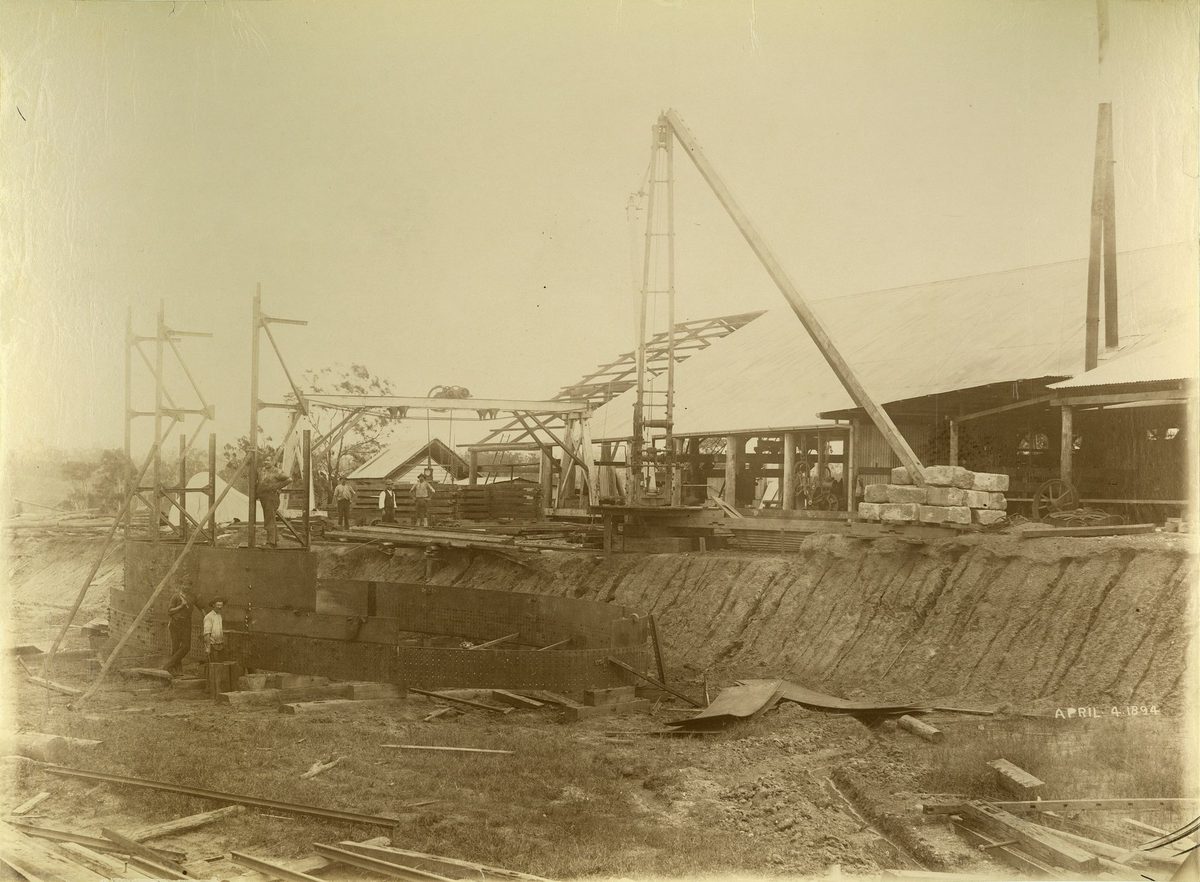 Riveting the large steel bridge supports on the bank, April 1894, Indooroopilly