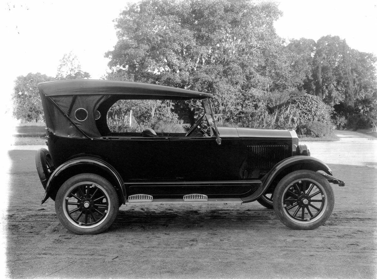 Gray Tourer with hood up, Brisbane, 1925
