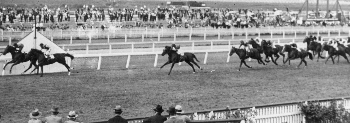 Zara Agra wins in a close finish at Ascot, Brisbane, 1931