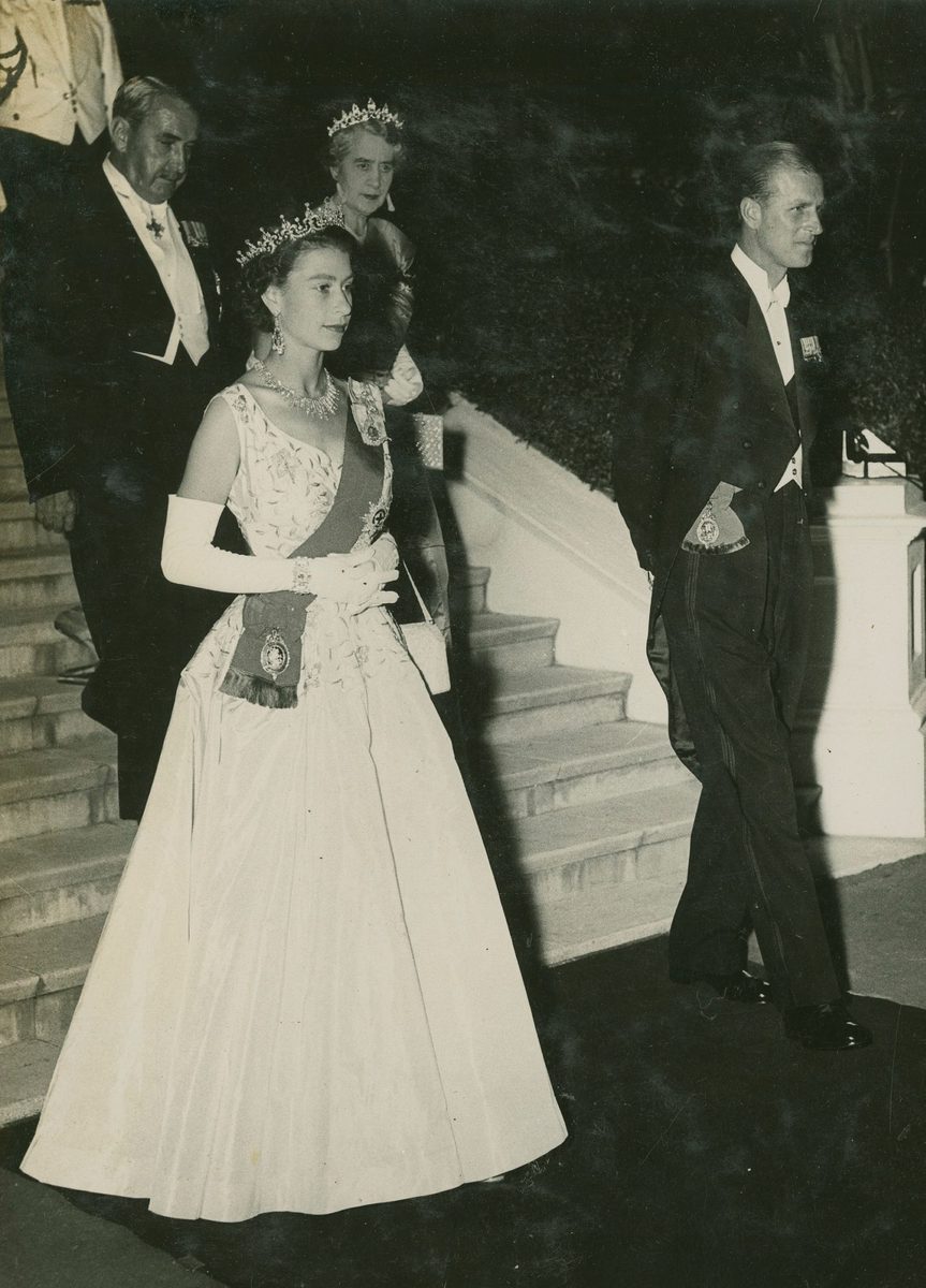 Queen Elizabeth on the stairs of Government House, Brisbane, 1954, Paddington
