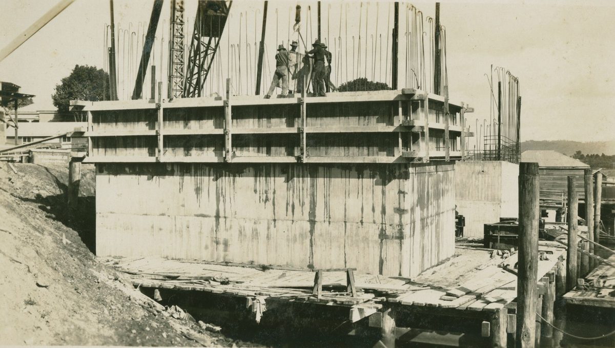 Construction progress on the Grey Street Bridge, Brisbane, July 1929, Brisbane City