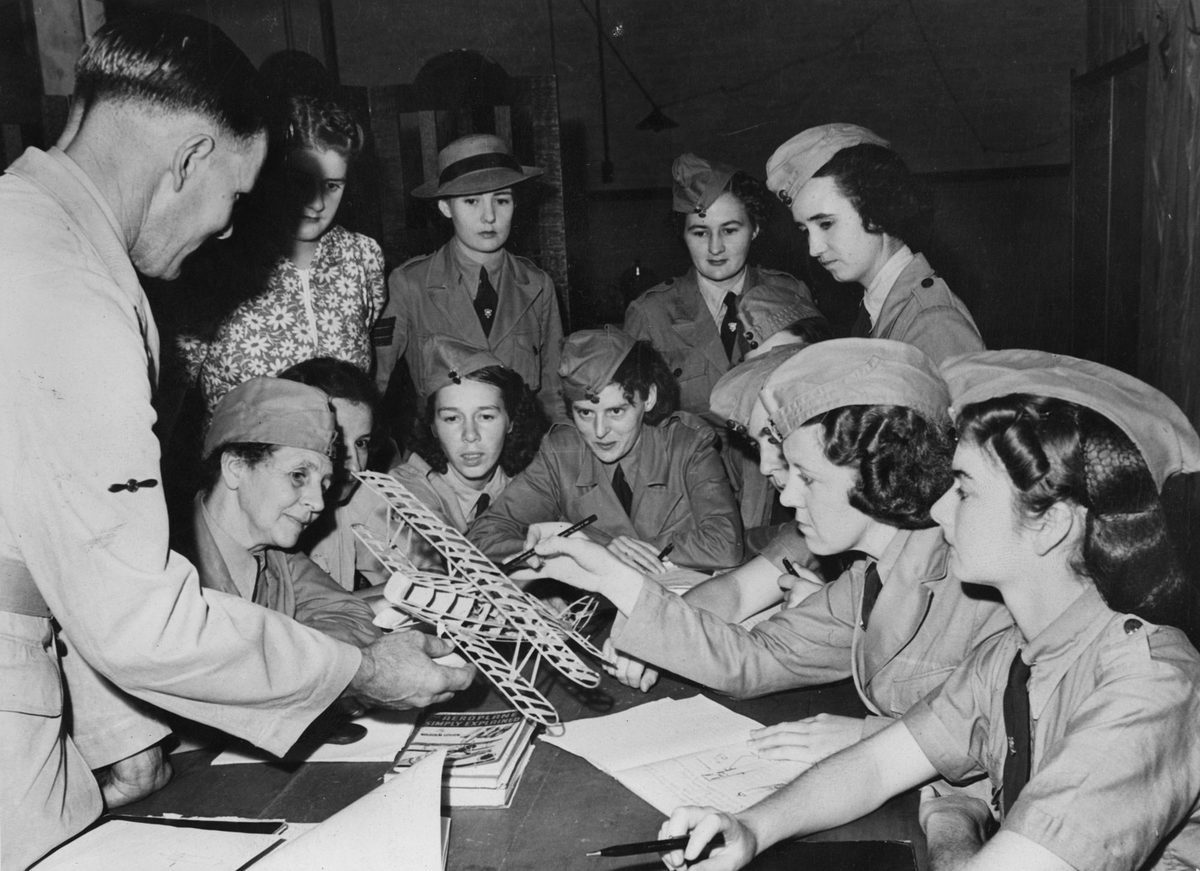 Aviation basics for the Australian Women's Corps, October 1941, Brisbane