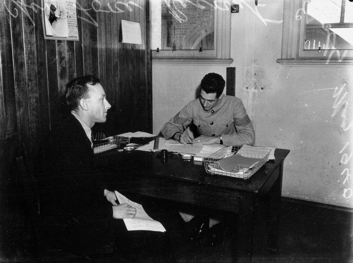 Air Force Recruiting Office, Brisbane, May 1940