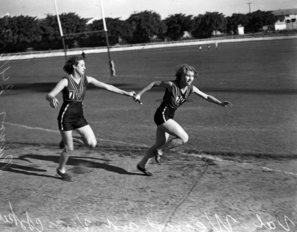 Runners in a relay race, Brisbane, 1939