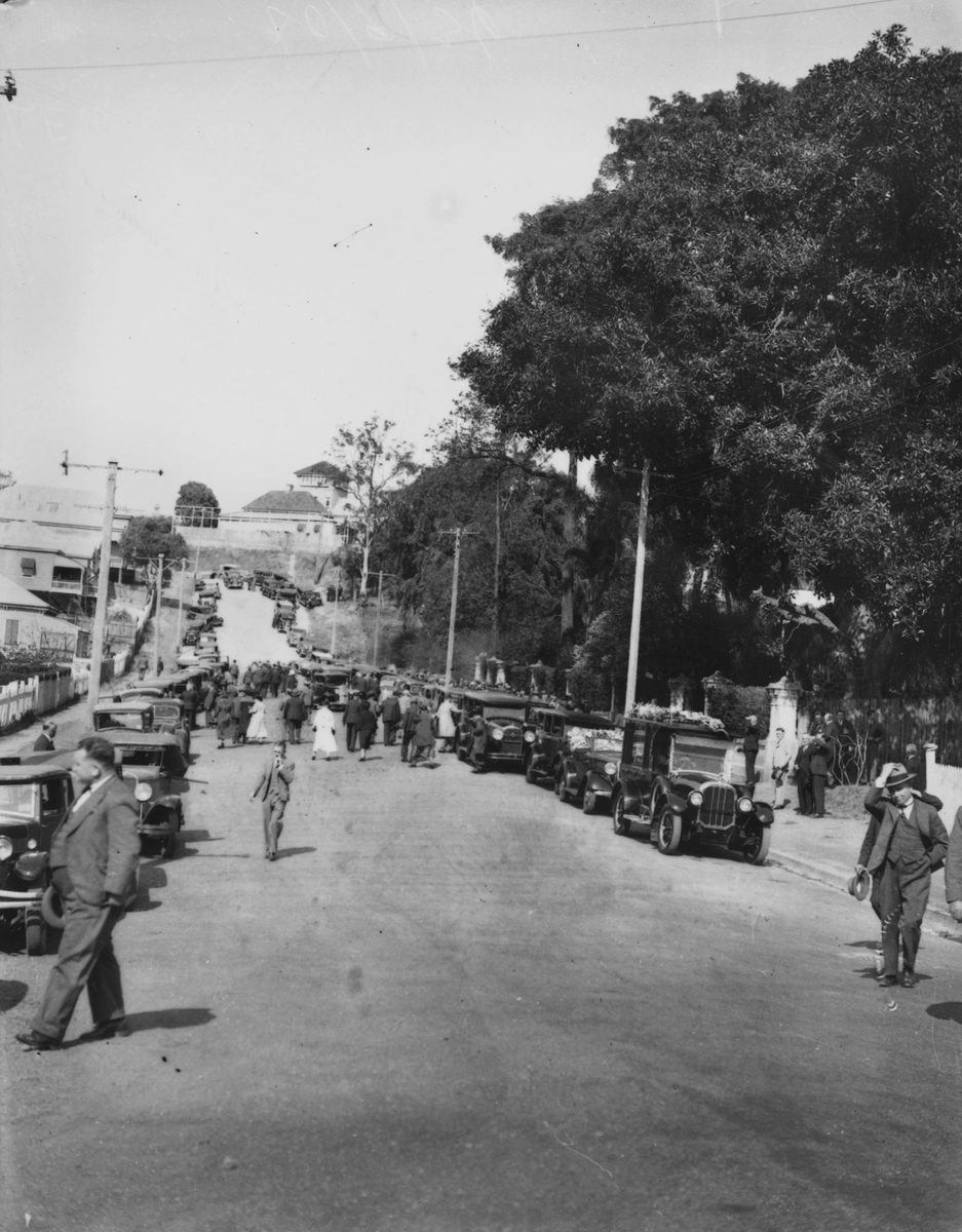 People attending the funeral of Lewis McDonald, Brisbane, 1936