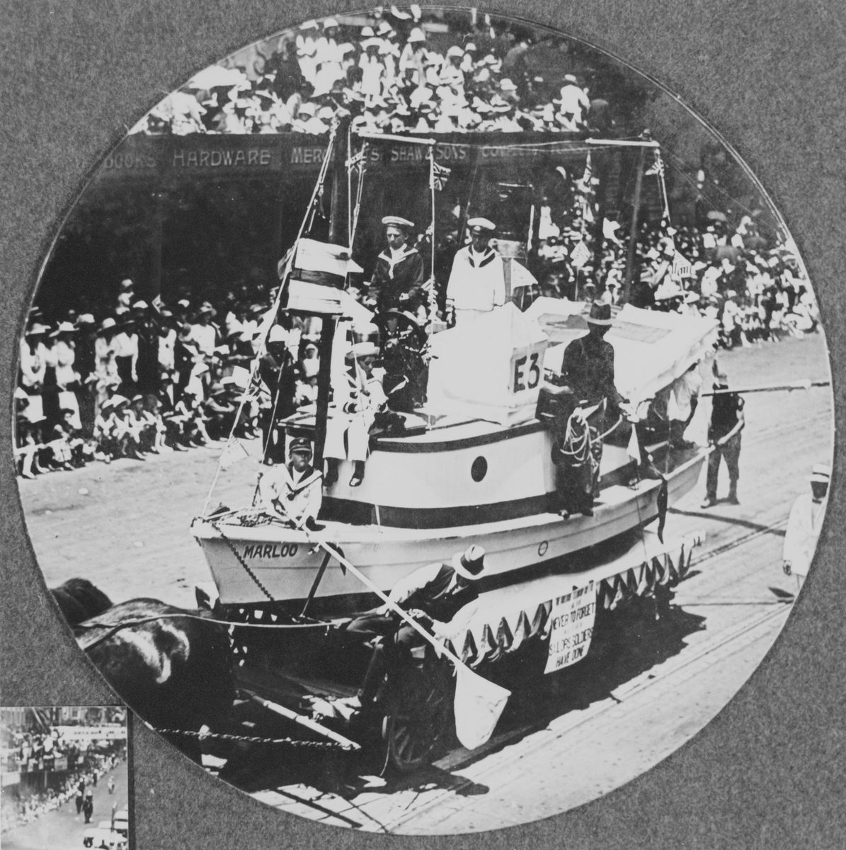 Procession float parades through Brisbane, 1918