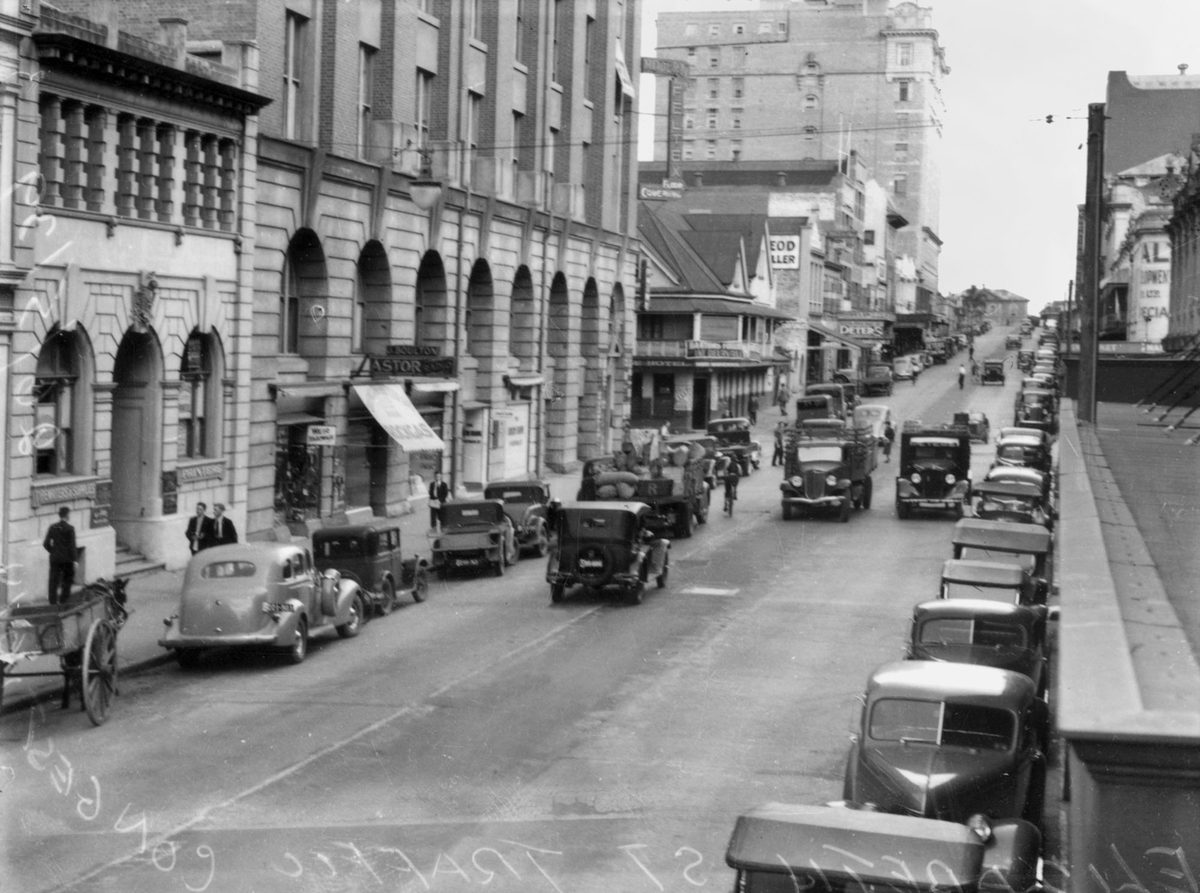Traffic congestion in Elizabeth Street, Brisbane, 1939, Brisbane City