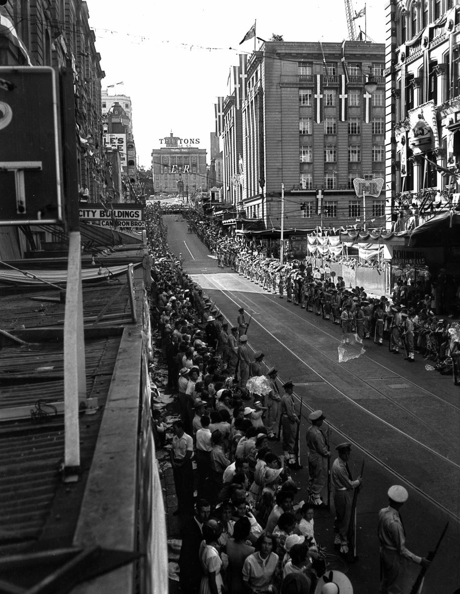 Crowds line Edward Street waiting for a glimpse of Queen Elizabeth and Prince Philip, Brisbane, March 1954, Brisbane City
