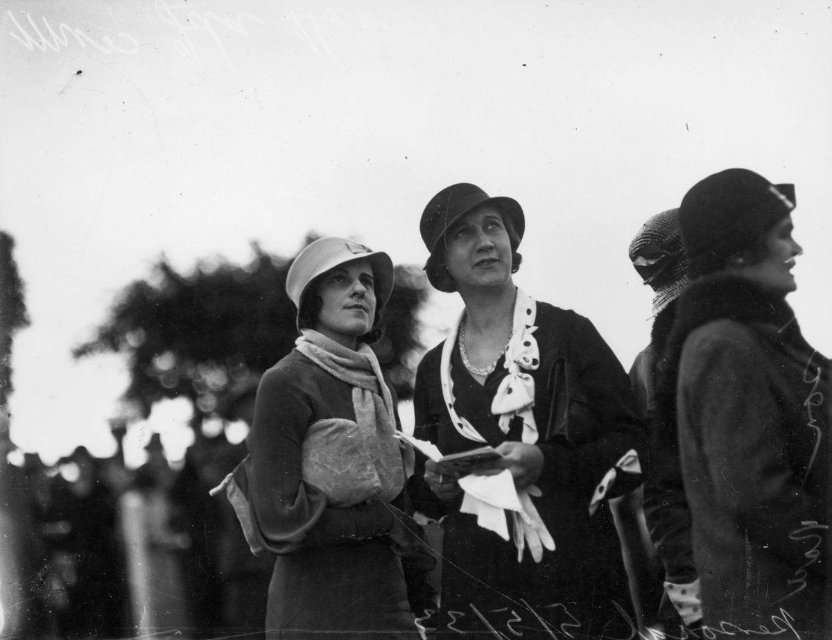 Concentrating on the races at Ascot, Brisbane, 1933